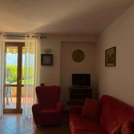 La Gioiosa With Garden Terrace Civenna